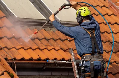 Démoussage et hydrofuge de toiture à Broquiès